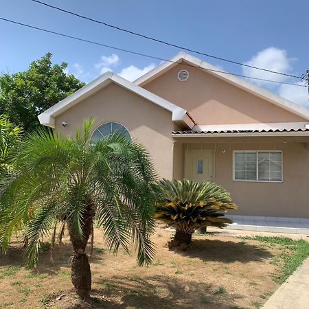 Caribbean Escape Hotel Portmore Exterior photo